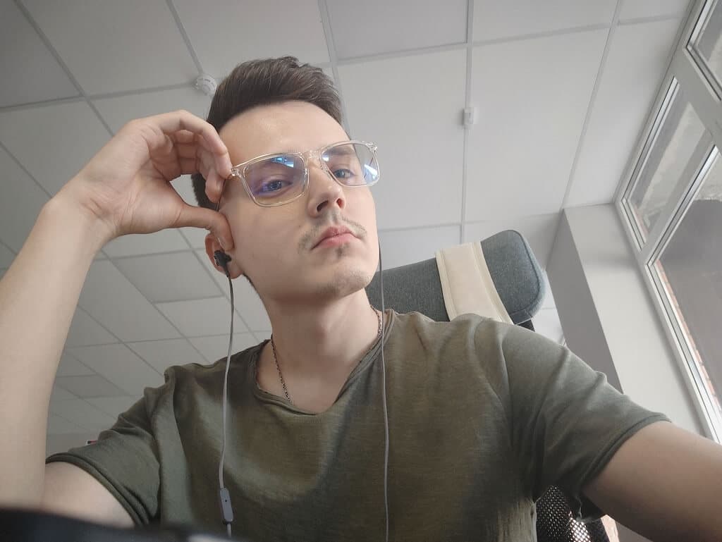 Фото старшего React-разработчика